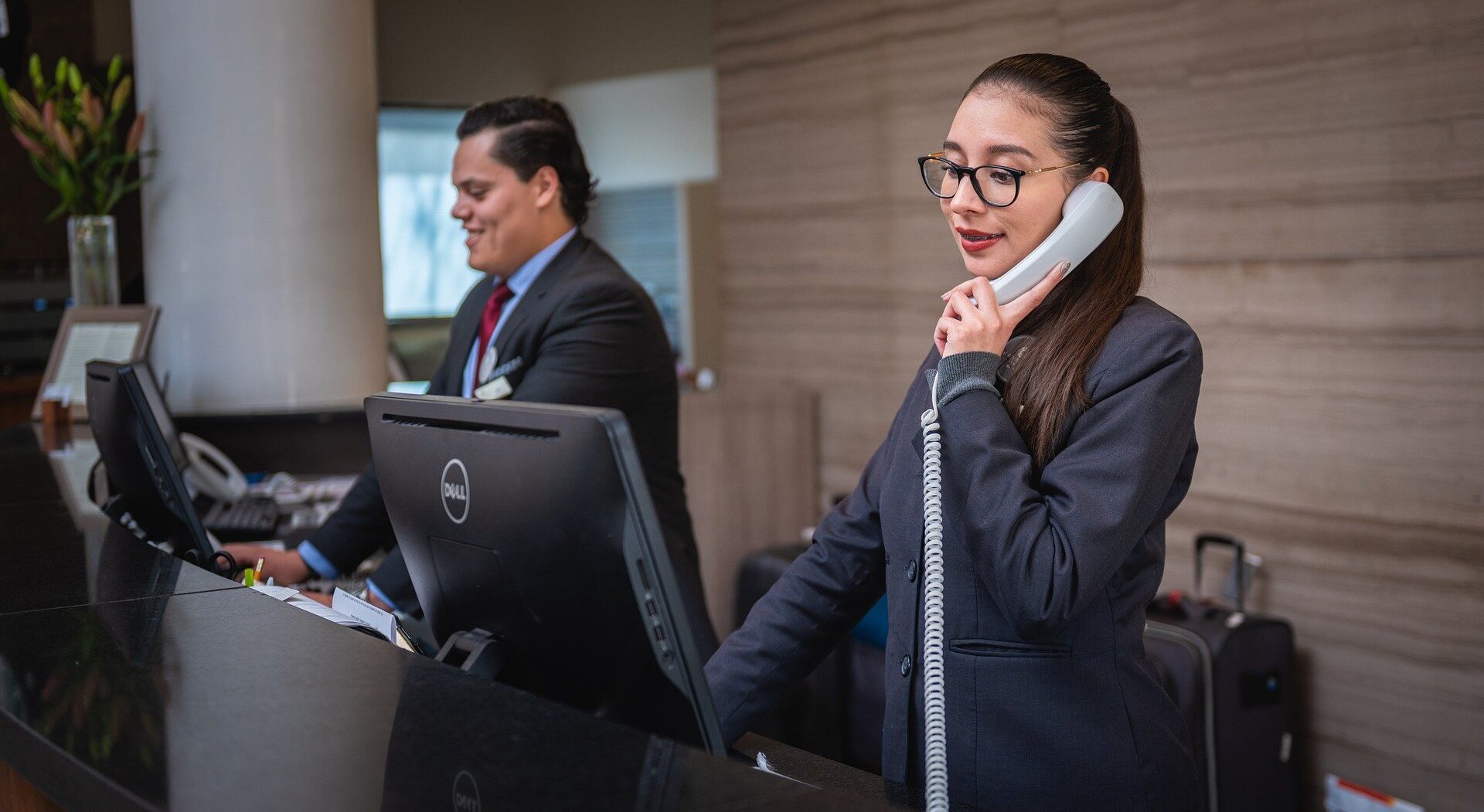 receptionists-5975962_1920